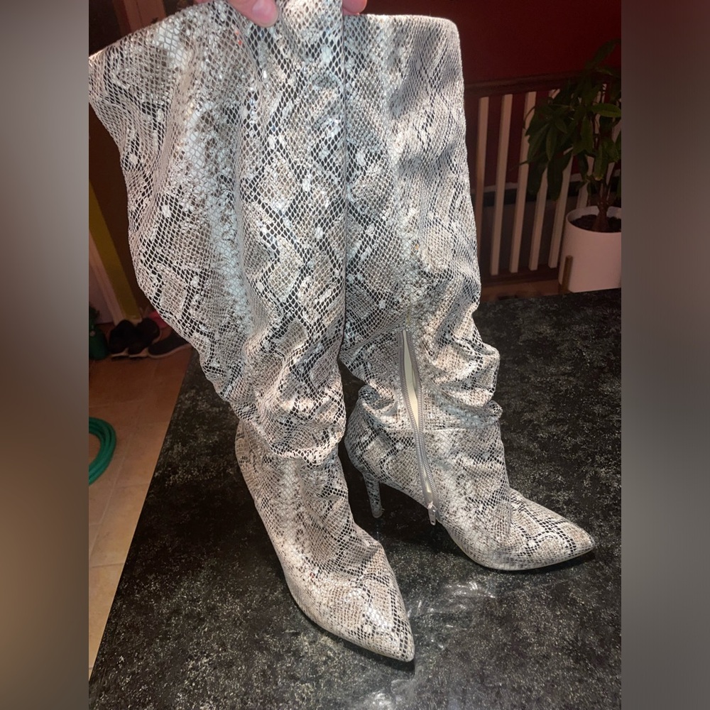 Jessica Simpson Knee High Snakeskin Print boots size 9